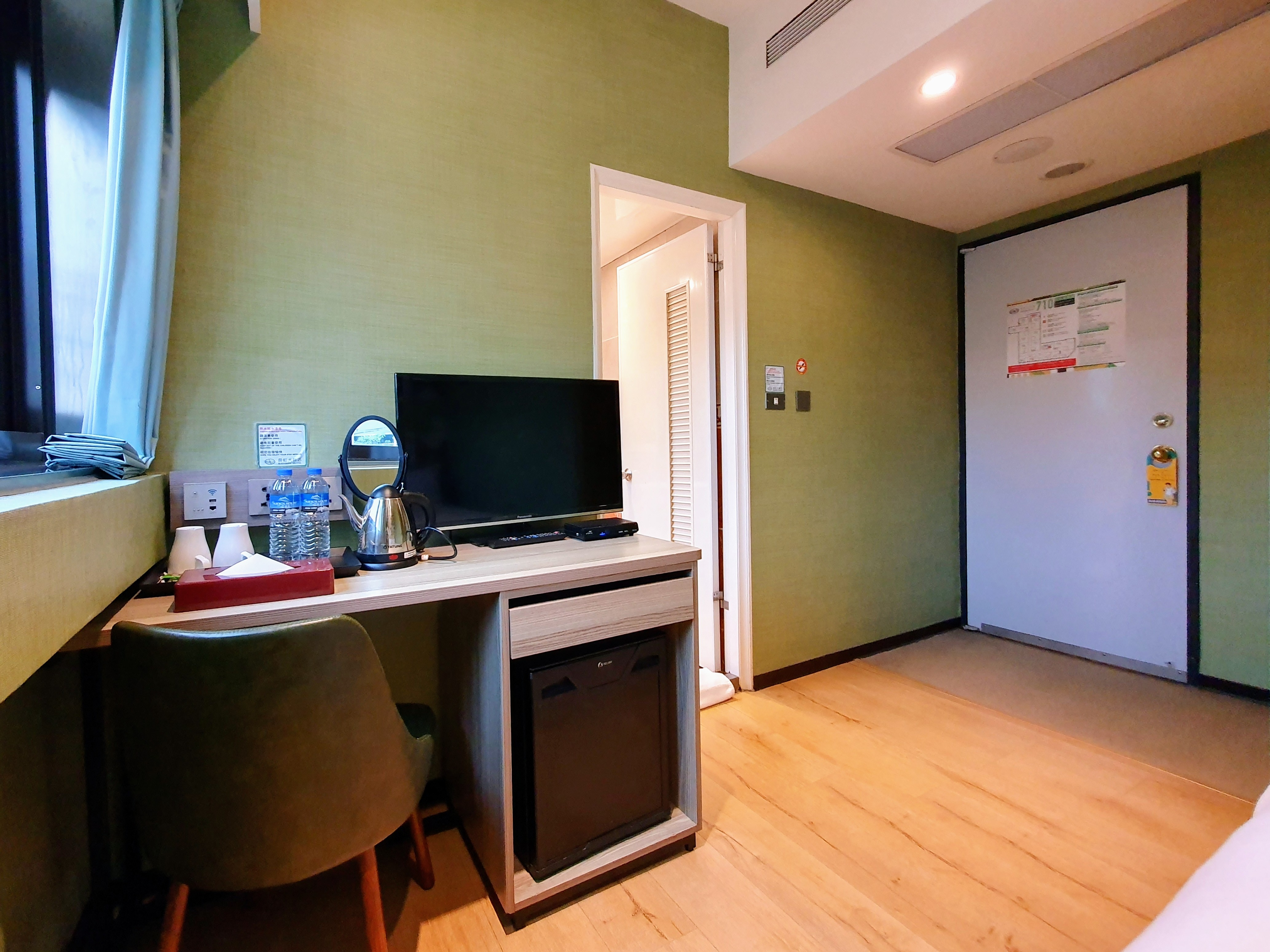 room detail thumbnail 2