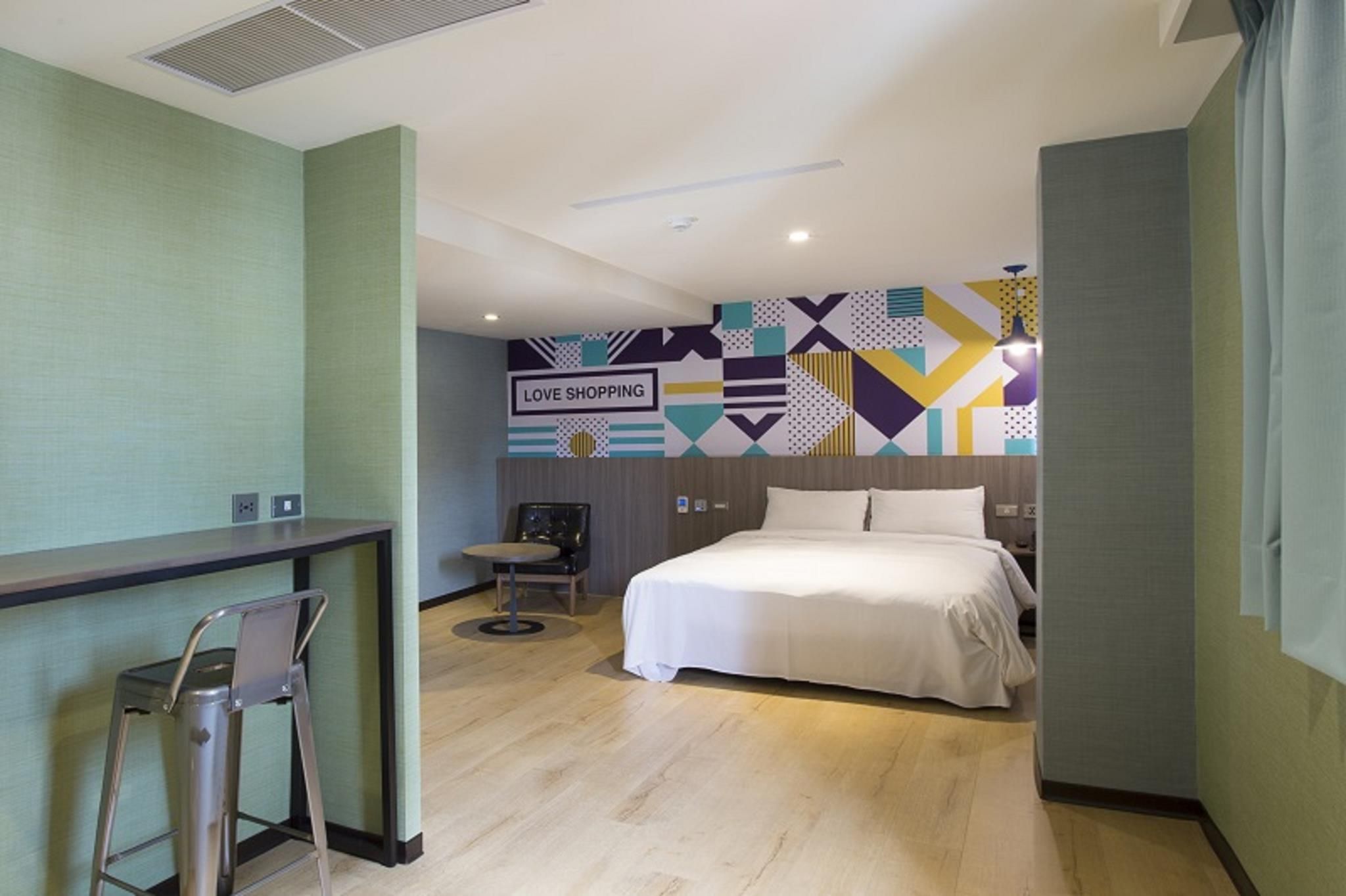 room detail thumbnail 2