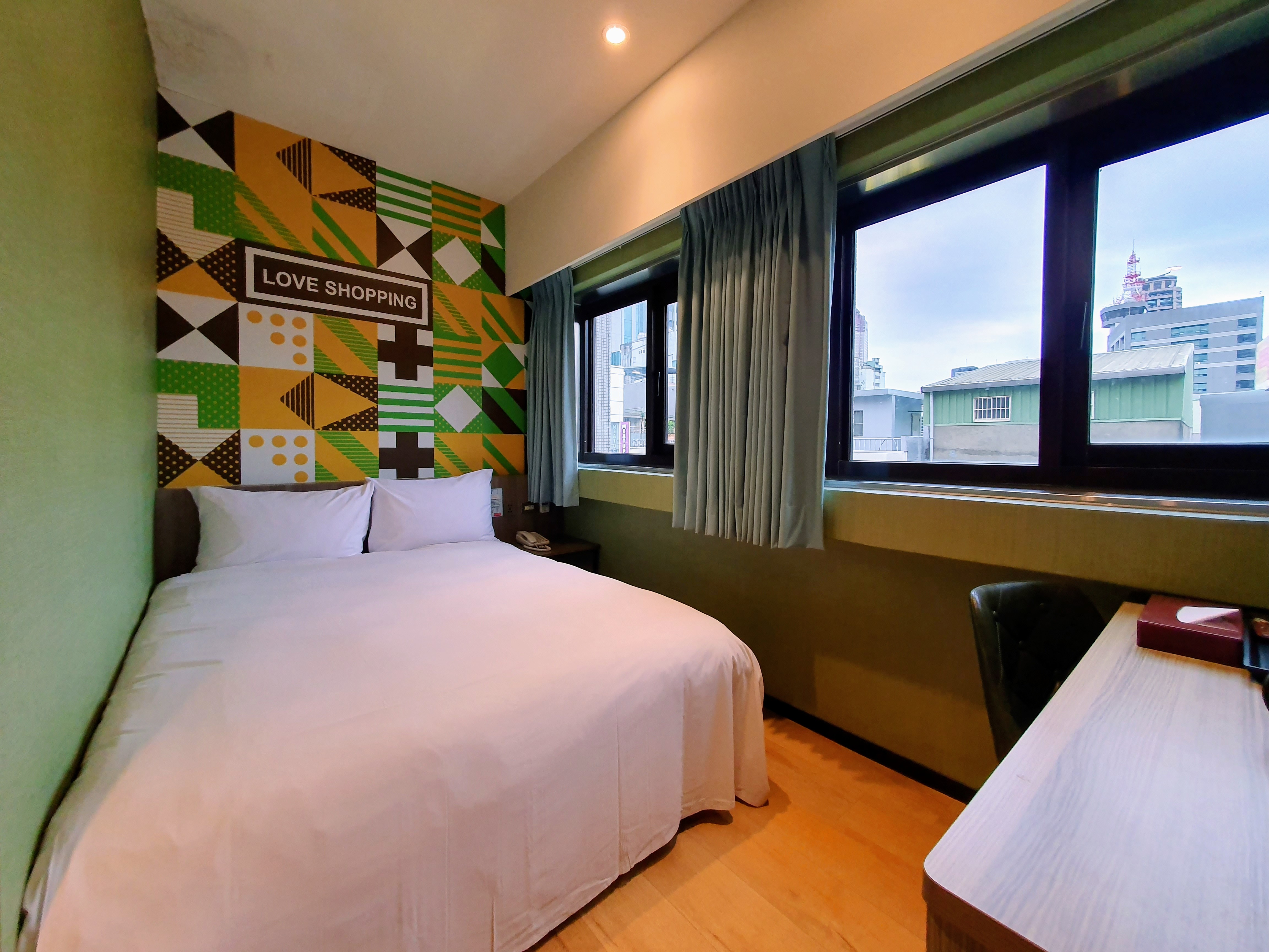 room detail thumbnail 0