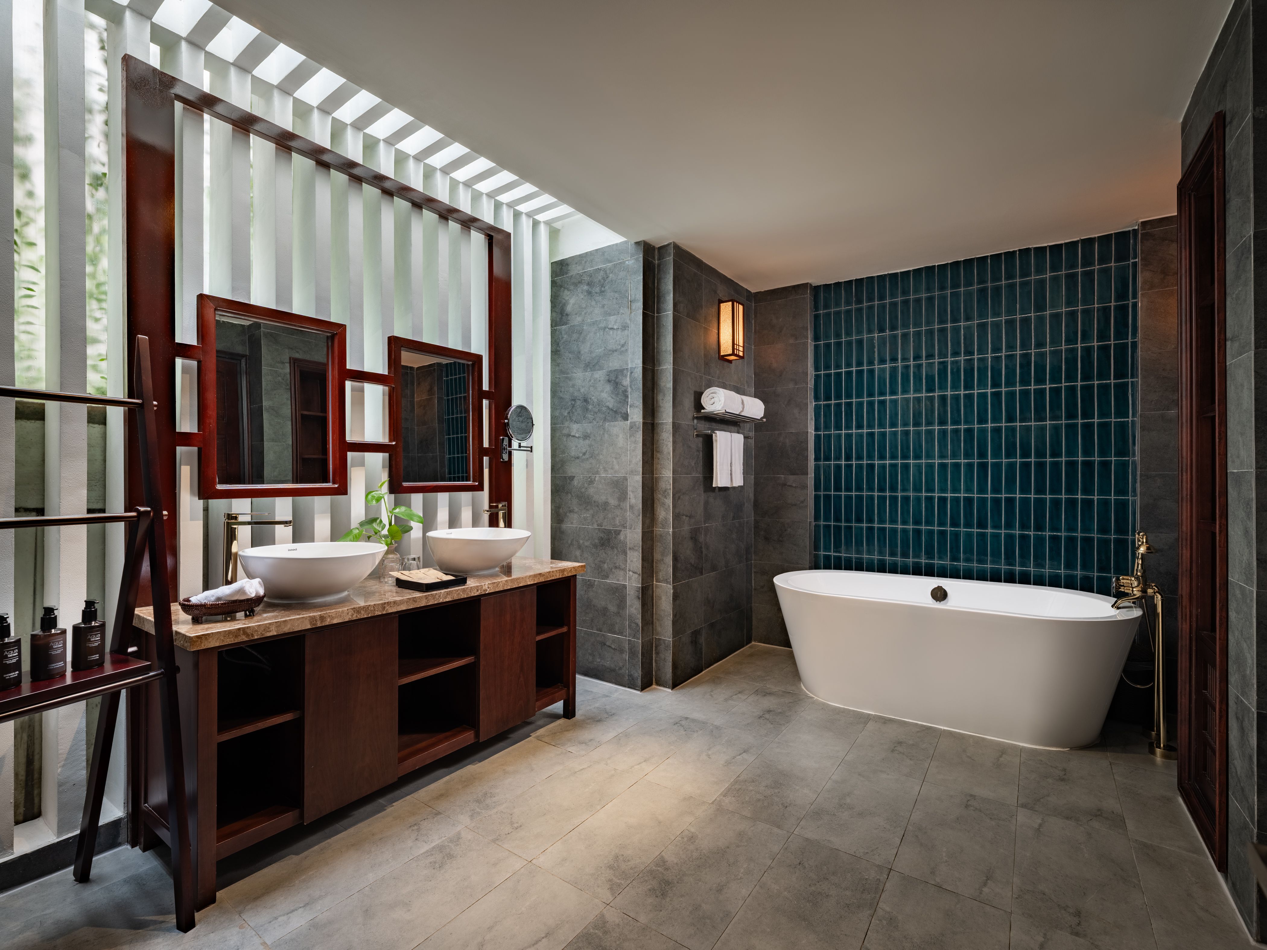 room detail thumbnail 2