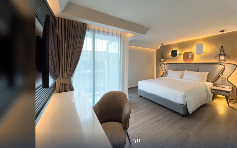 room detail thumbnail 2