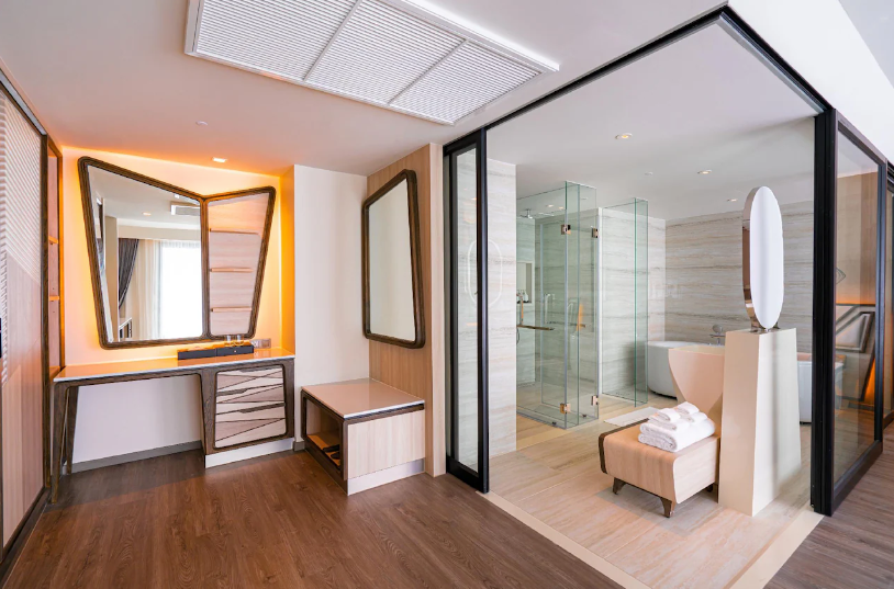 room detail thumbnail 2