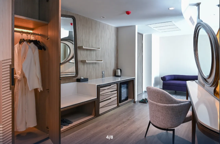 room detail thumbnail 1