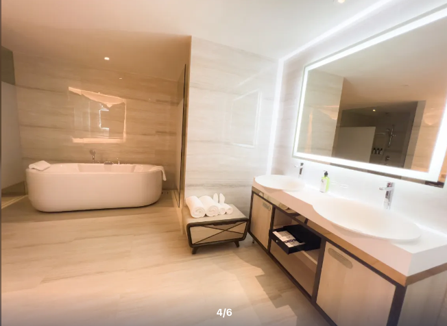 room detail thumbnail 2