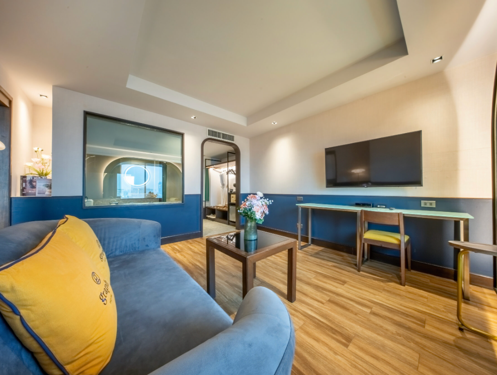 room detail thumbnail 1