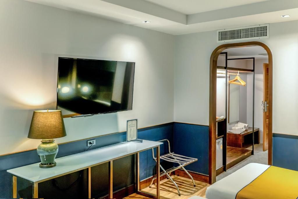 room detail thumbnail 1