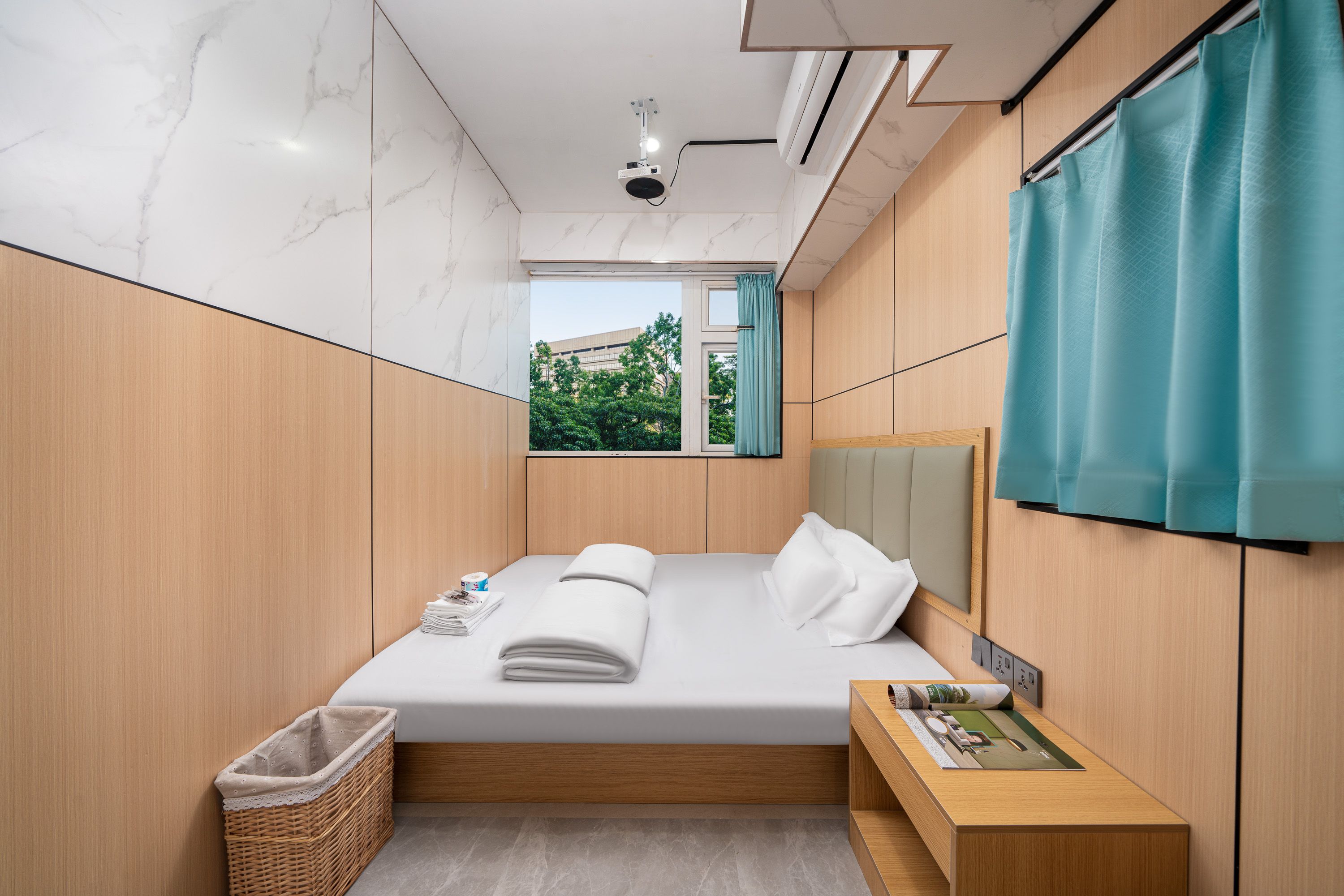 room detail thumbnail 1