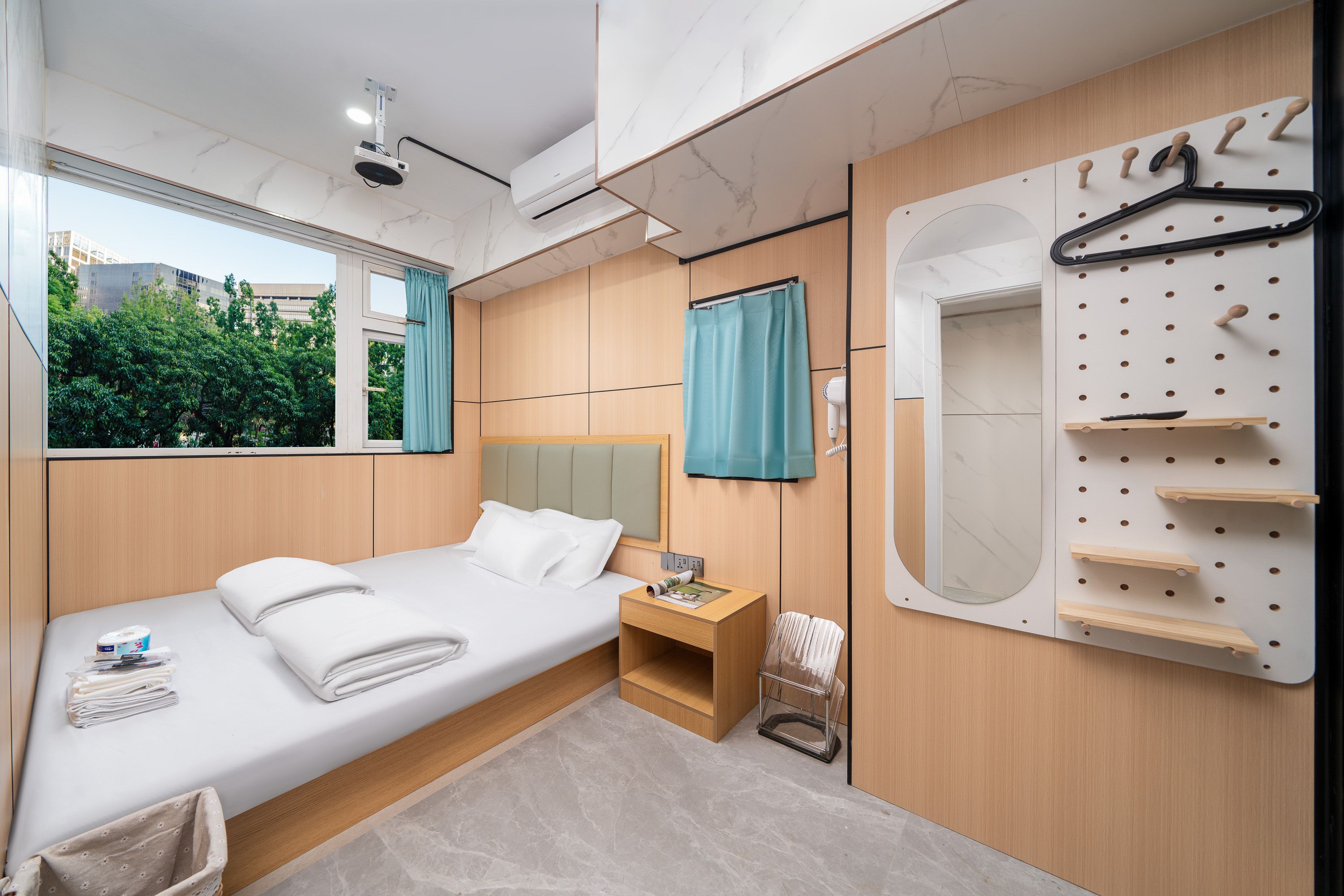 room detail thumbnail 0