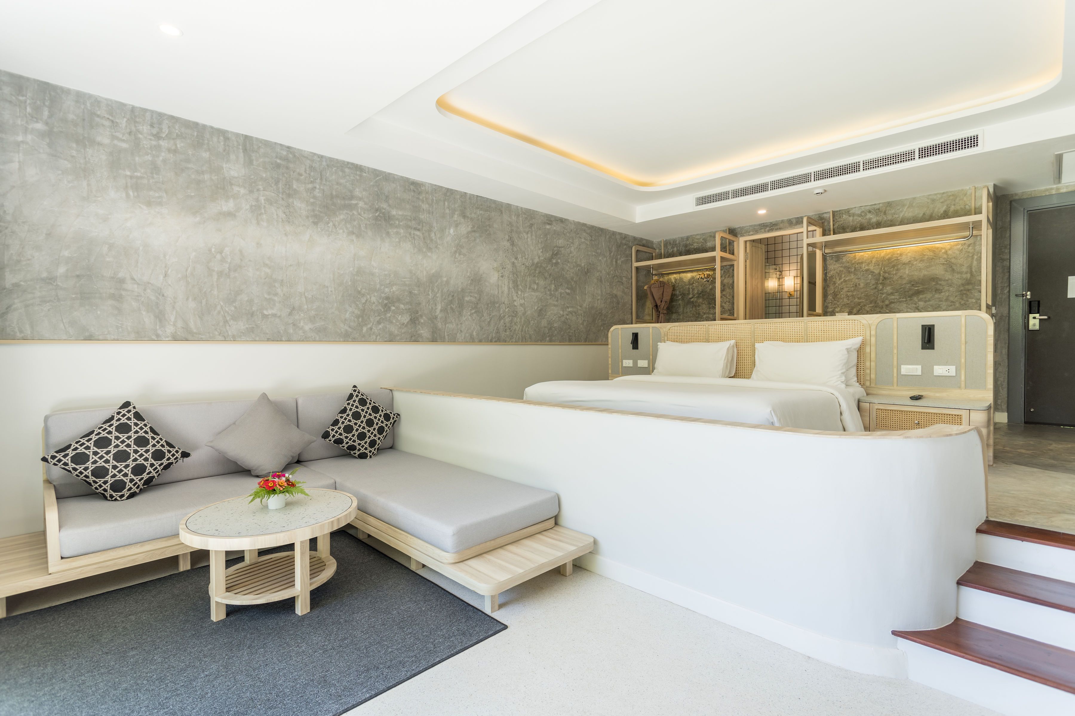 room detail thumbnail 1