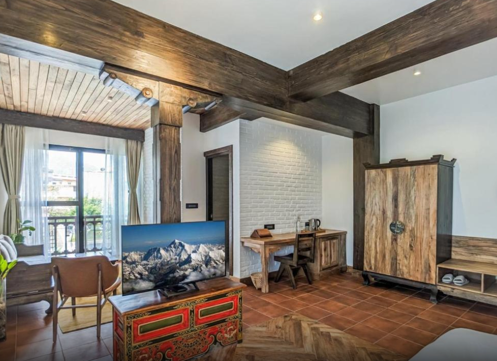 room detail thumbnail 2