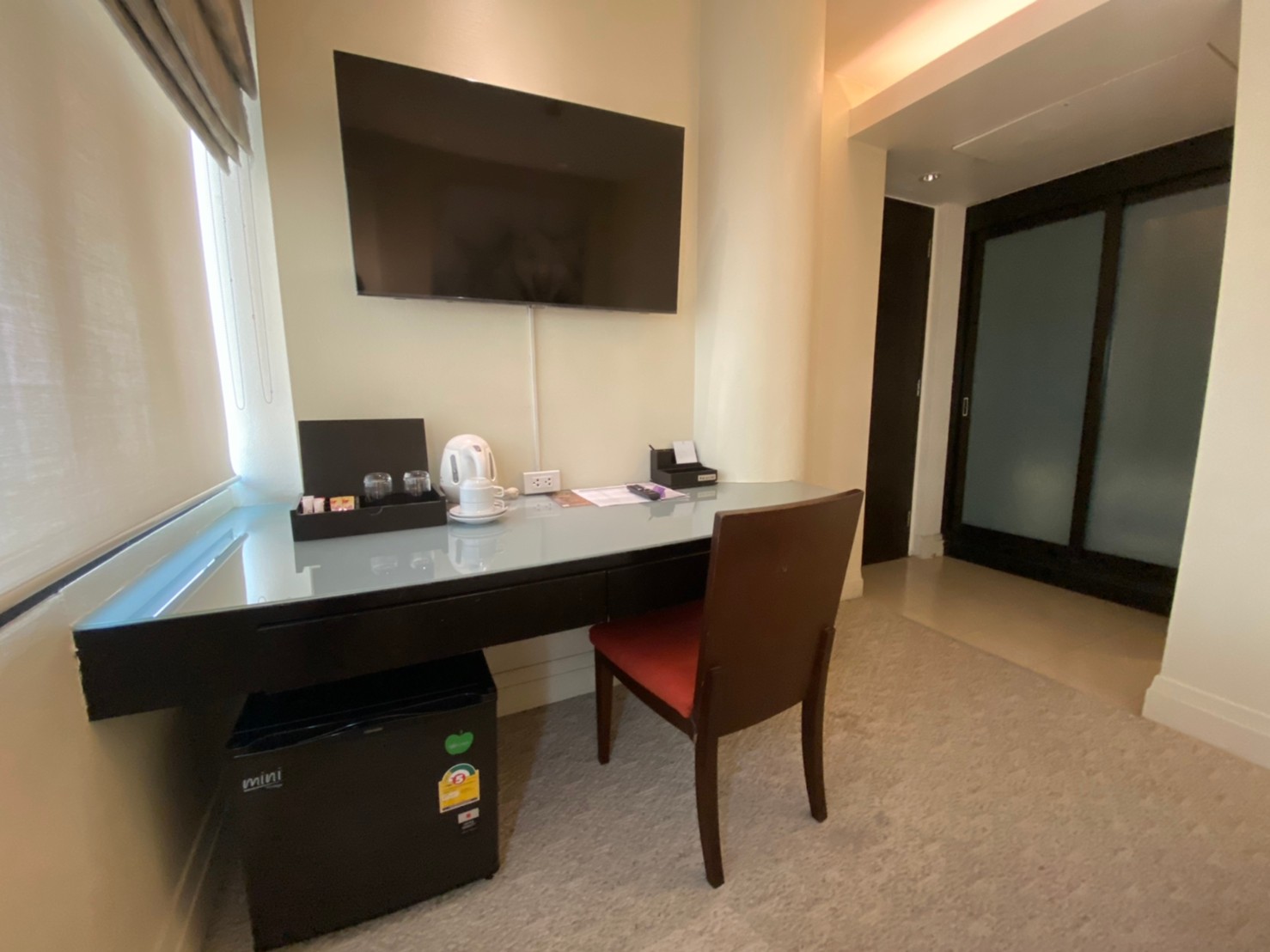 room detail thumbnail 2