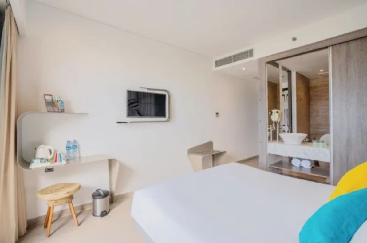 room detail thumbnail 2