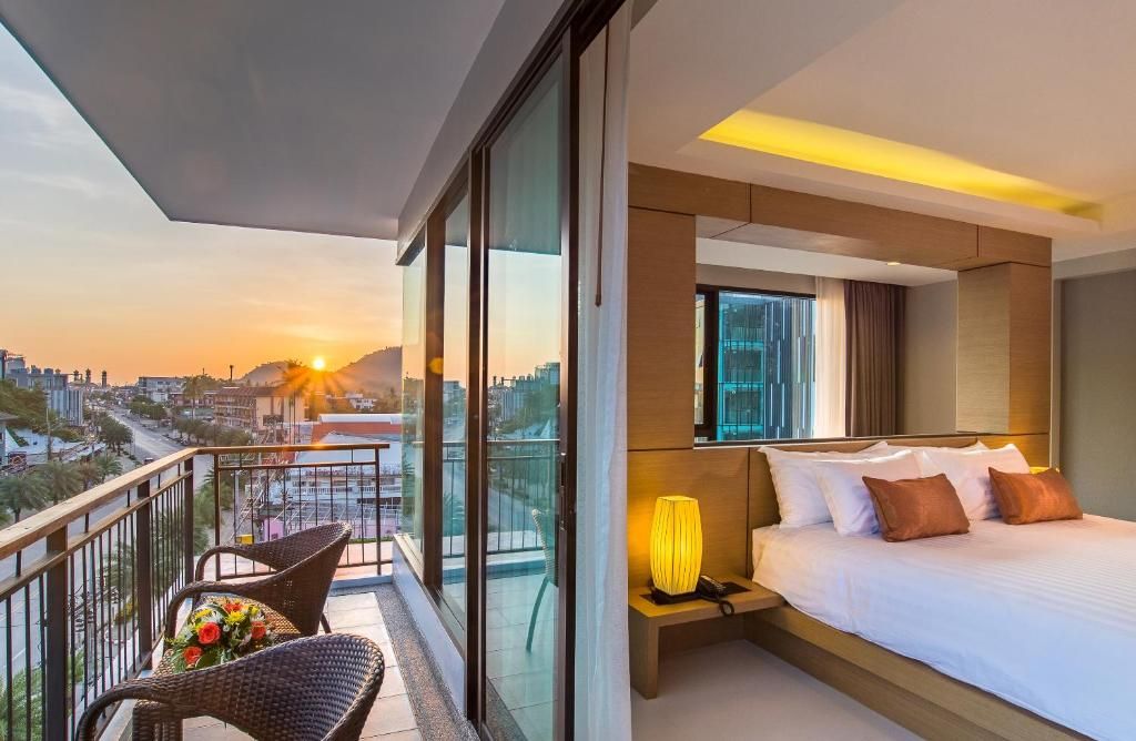 room detail thumbnail 2