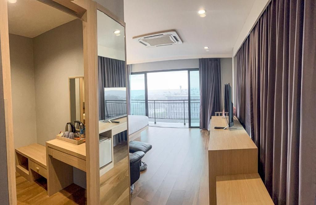 room detail thumbnail 1