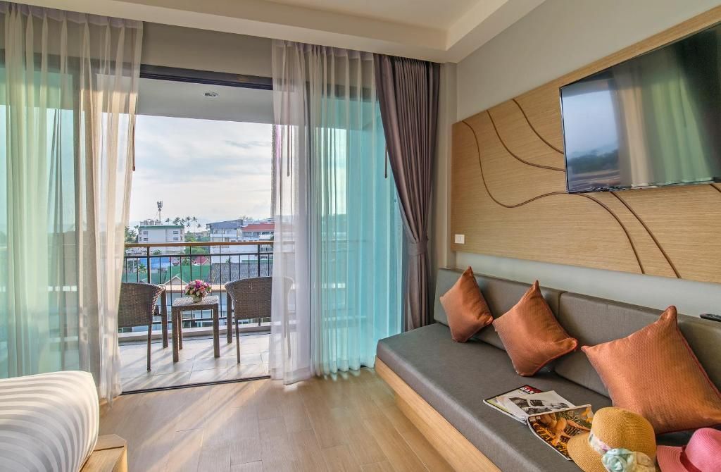 room detail thumbnail 2