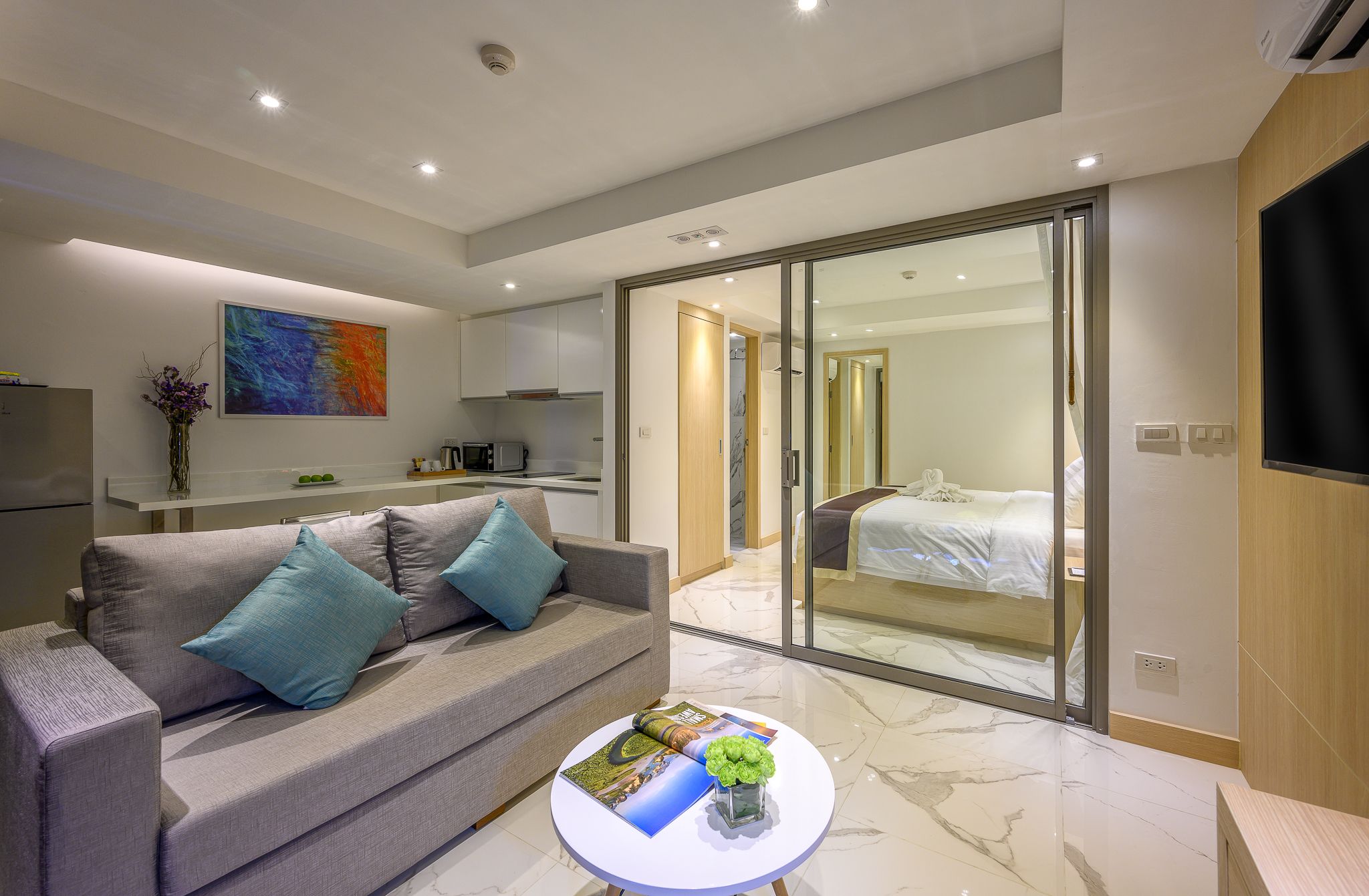 room detail thumbnail 1