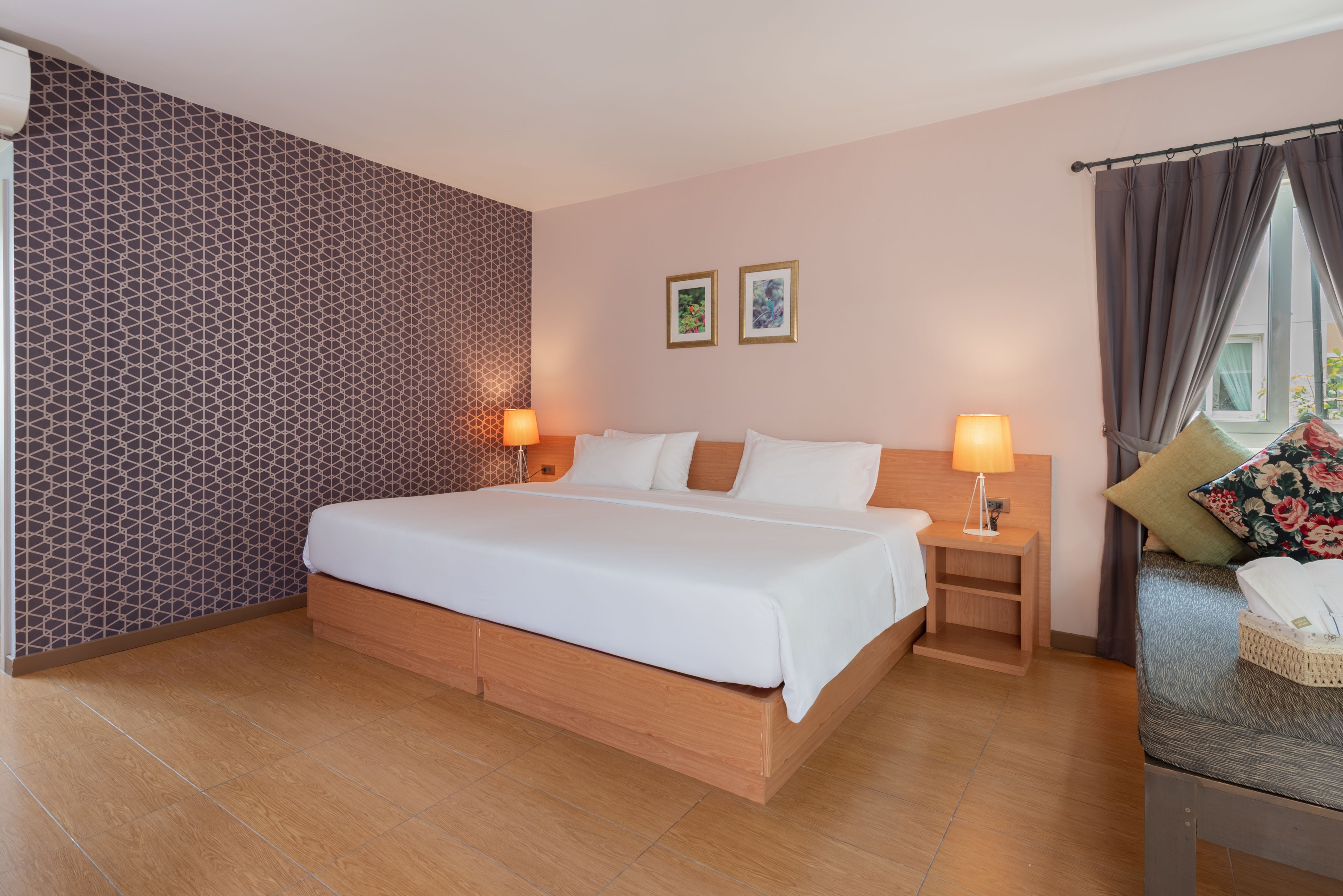 room detail thumbnail 2