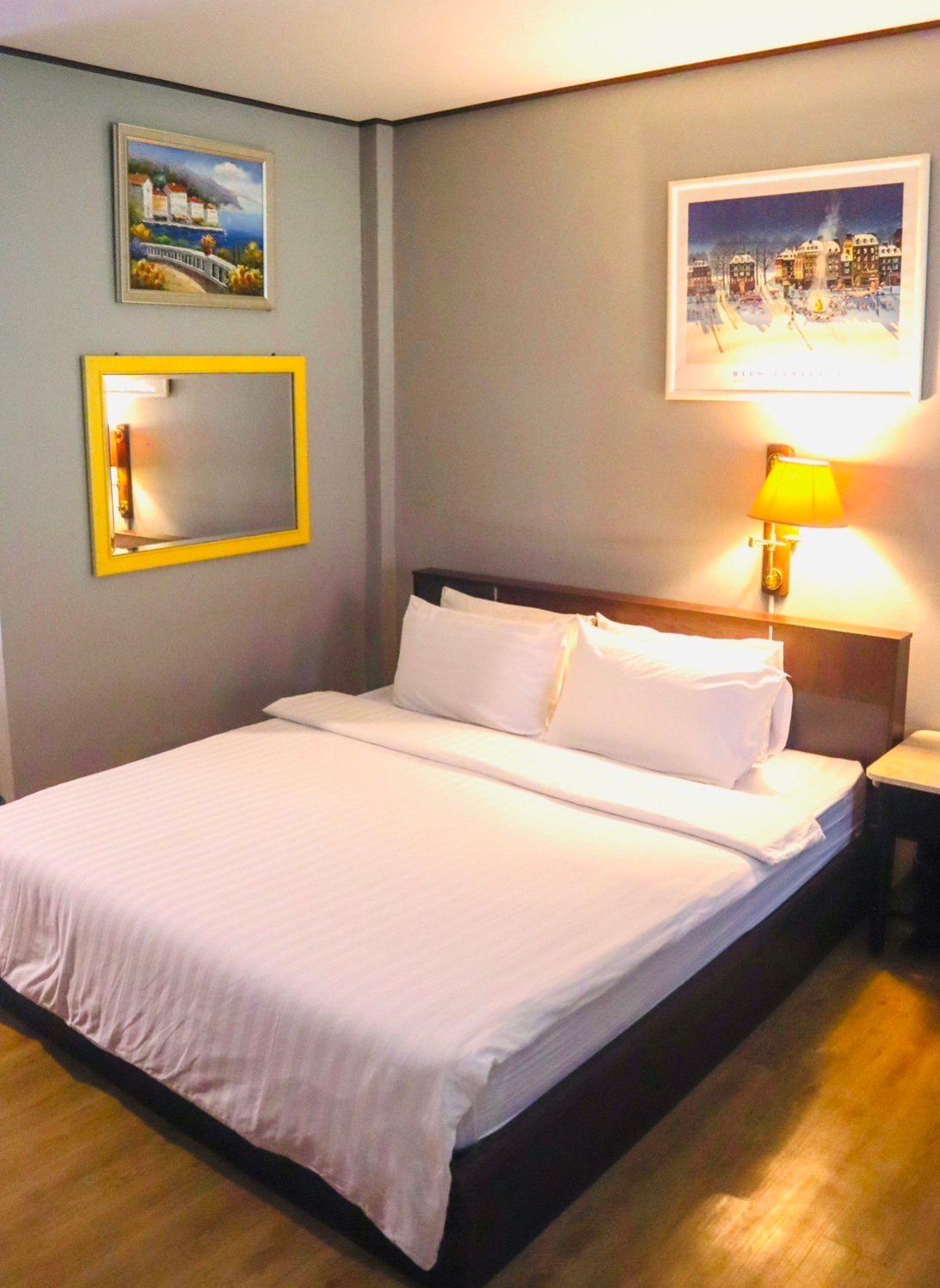 room detail thumbnail 1