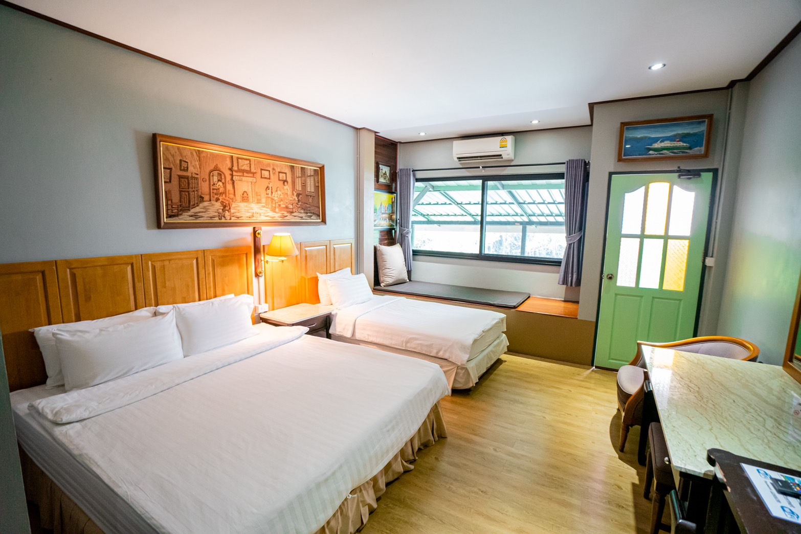room detail thumbnail 0