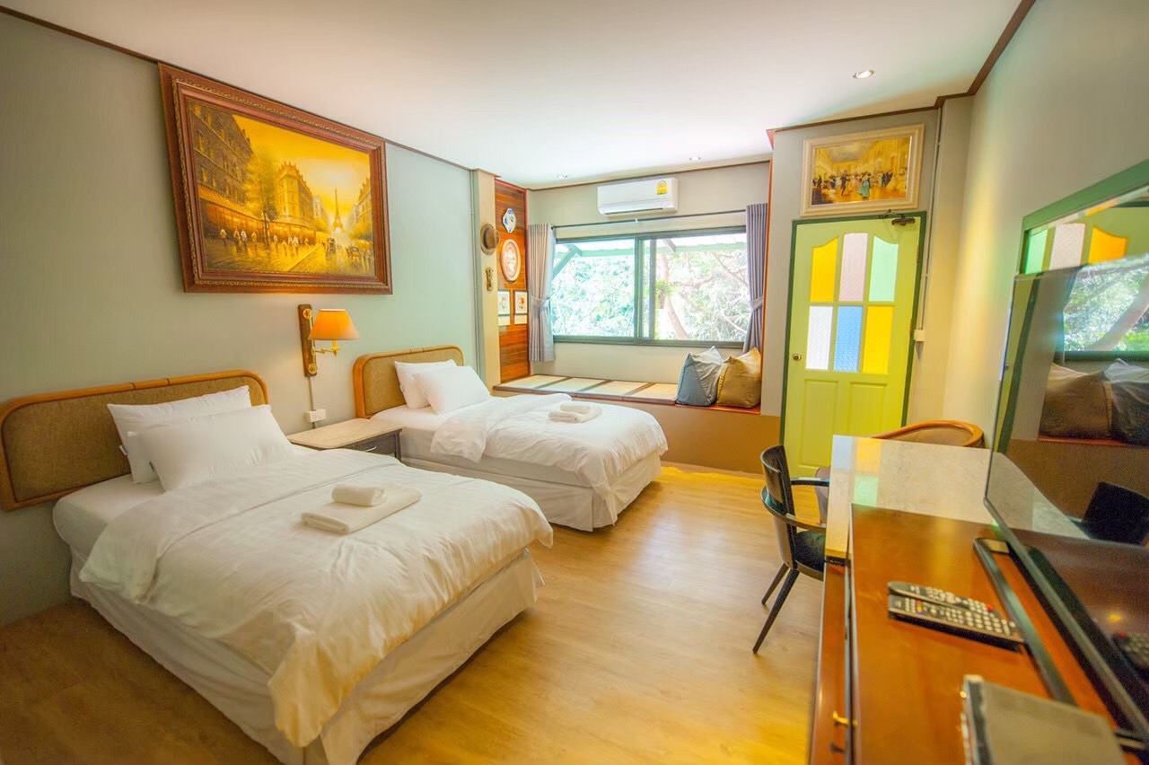 room detail thumbnail 0