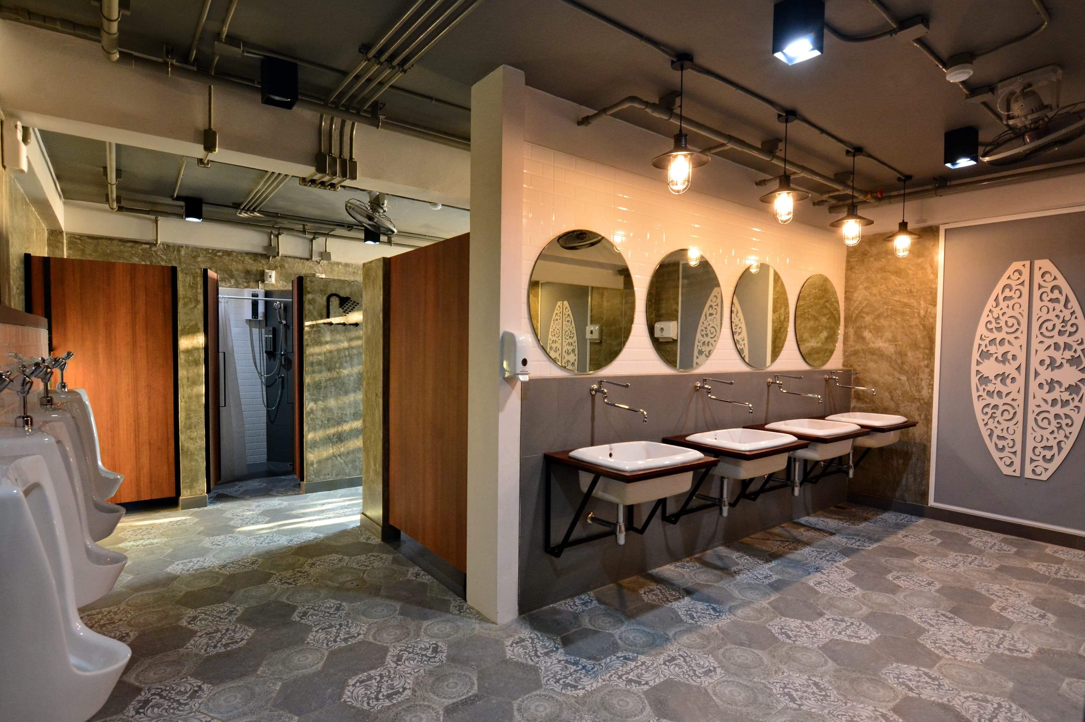 room detail thumbnail 2