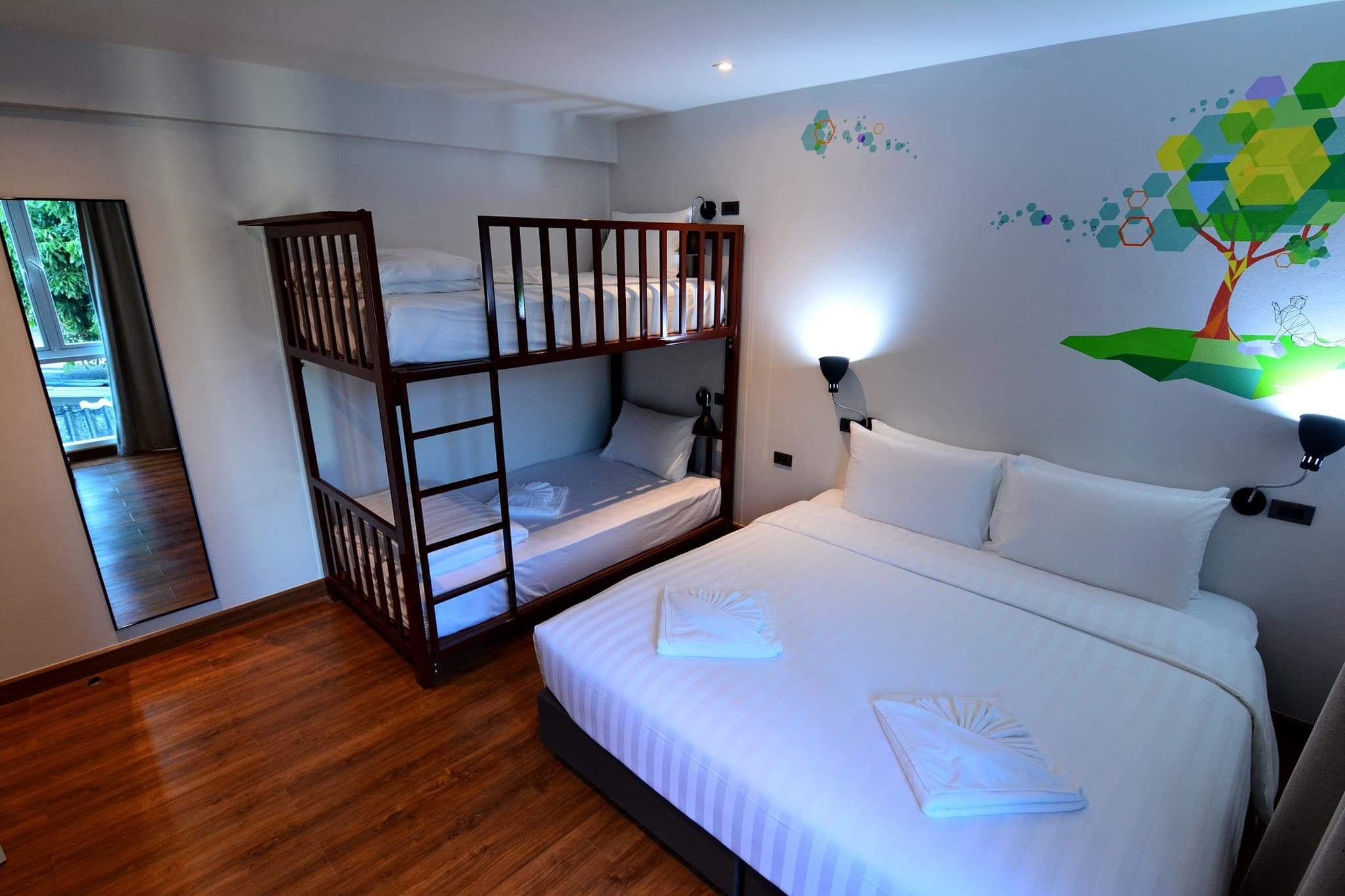 room detail thumbnail 2