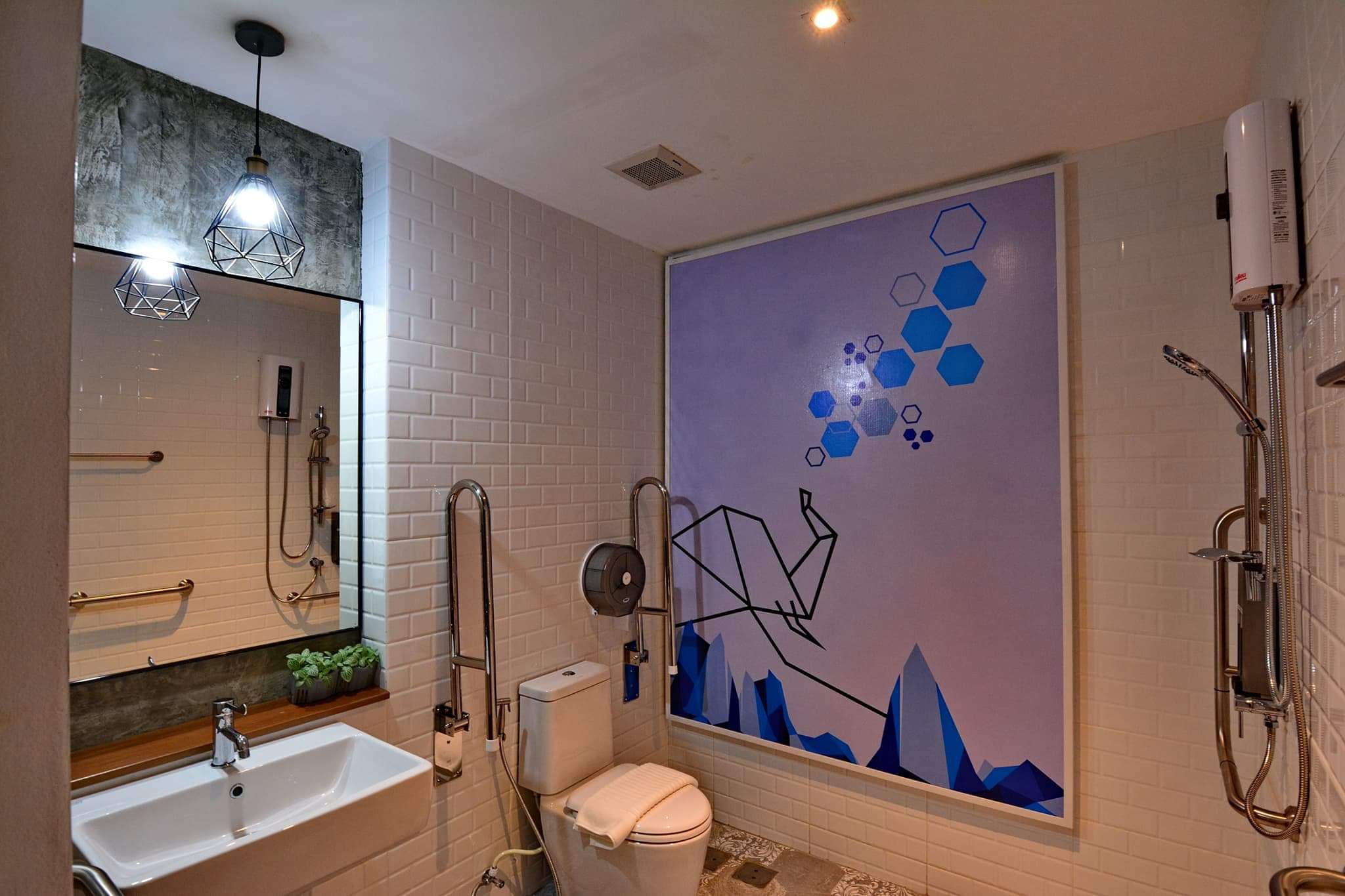 room detail thumbnail 1