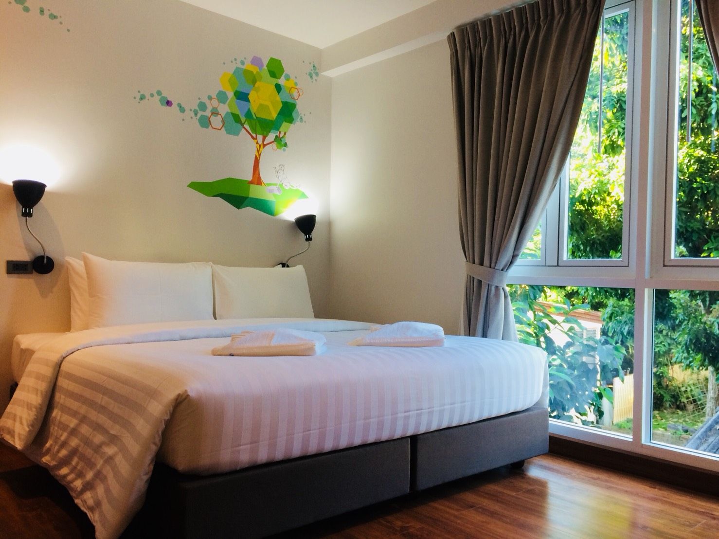 room detail thumbnail 1