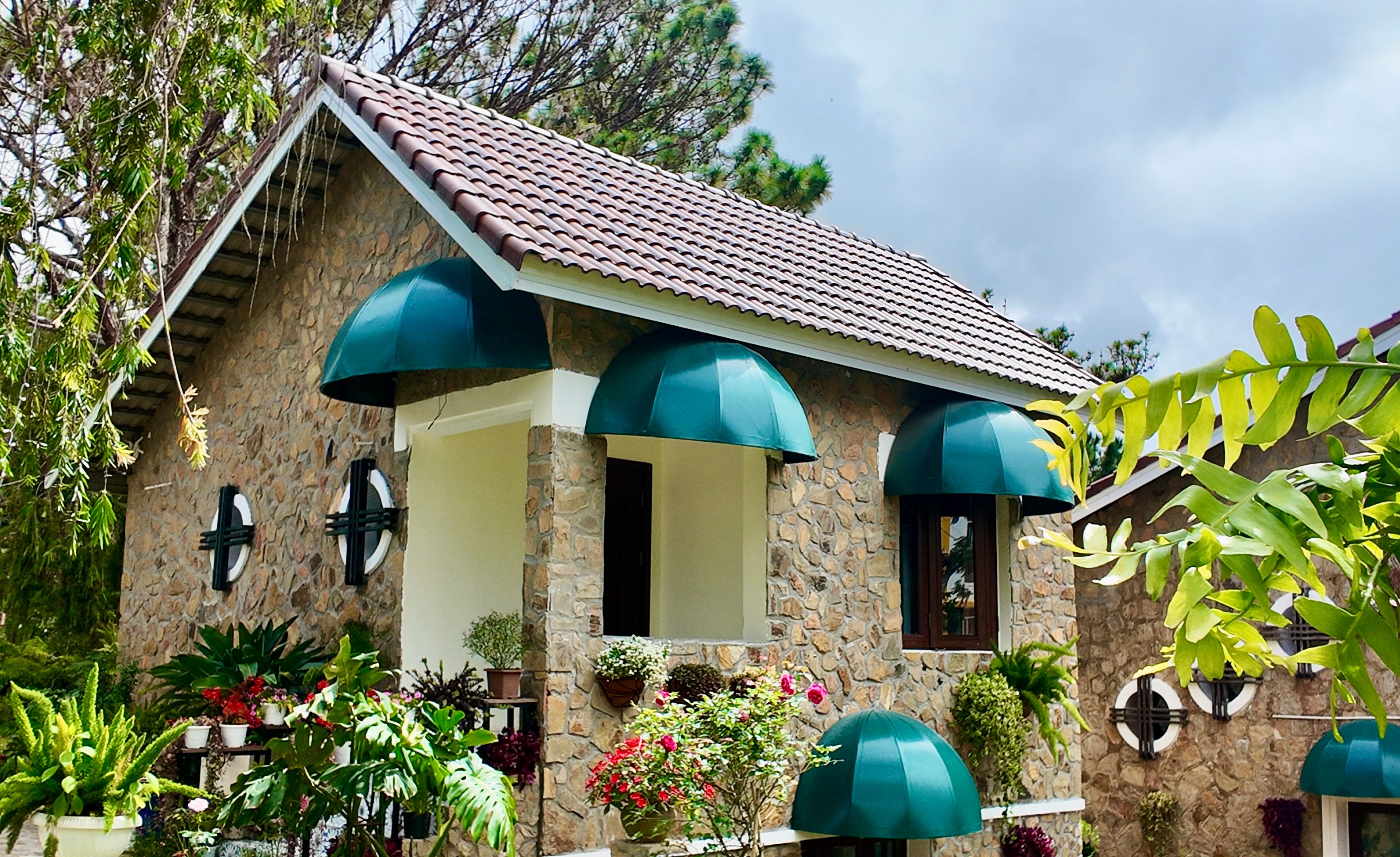 room detail thumbnail 1