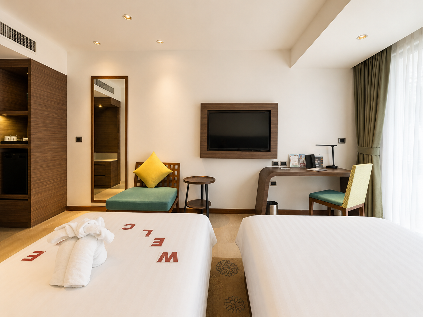 room detail thumbnail 2