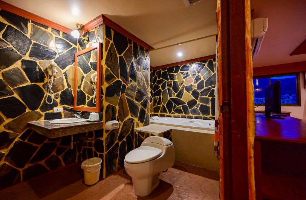 room detail thumbnail 2