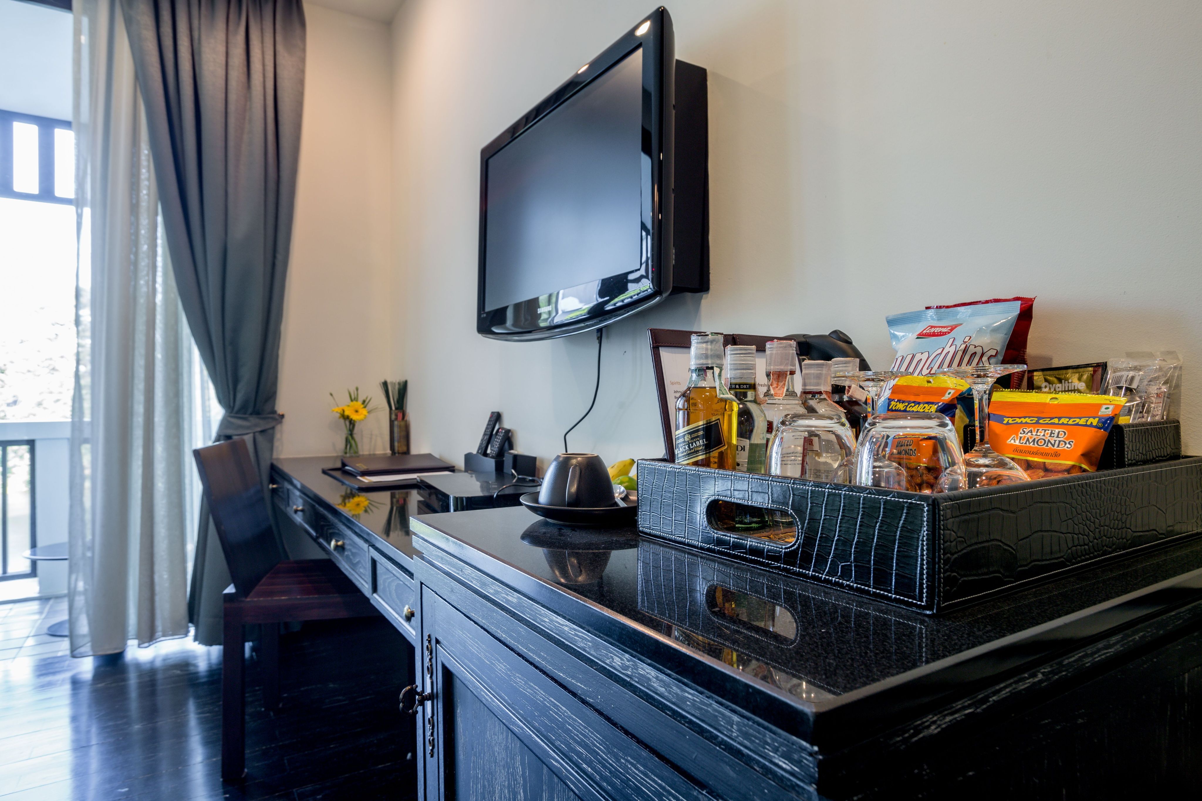 room detail thumbnail 2