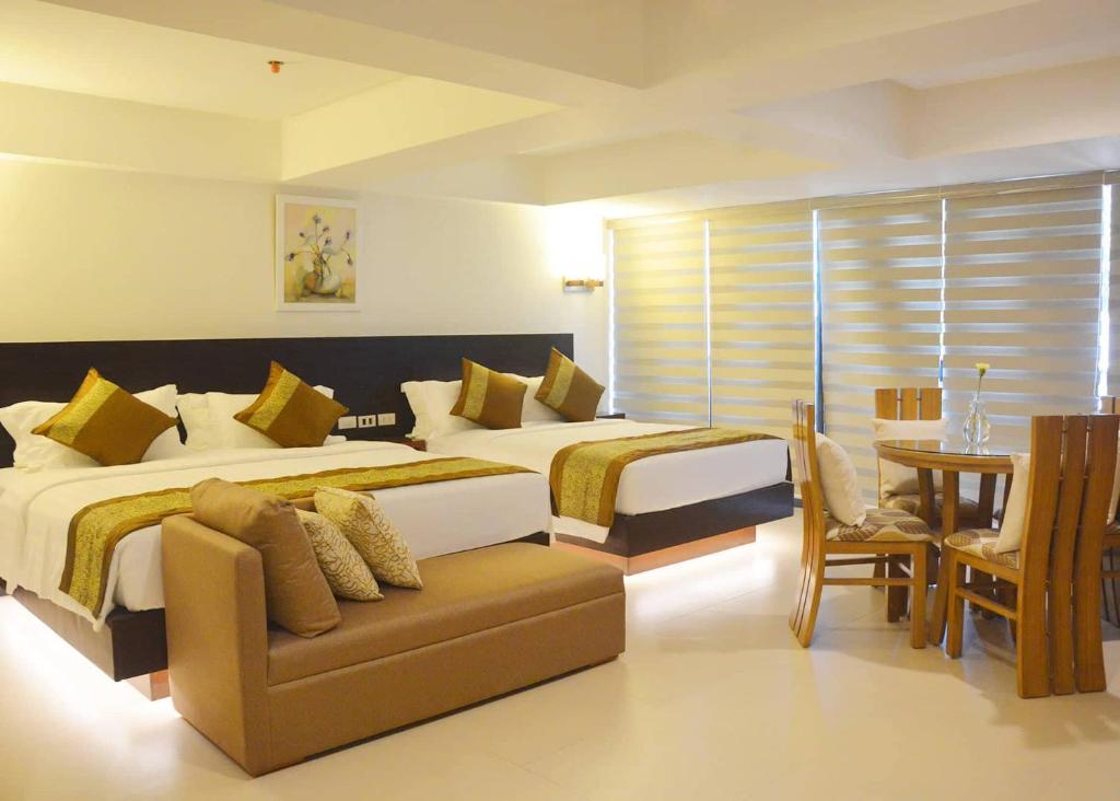 room detail thumbnail 2