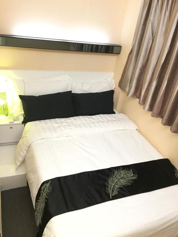 room detail thumbnail 1