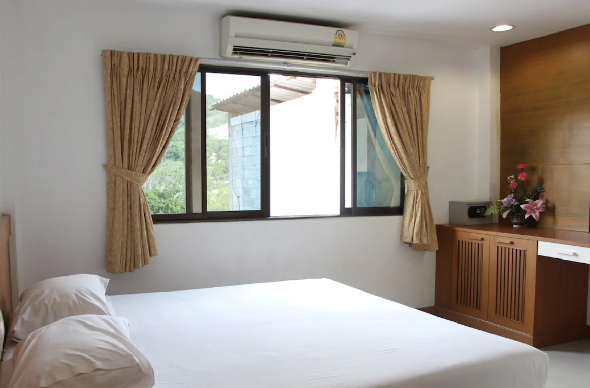room detail thumbnail 0