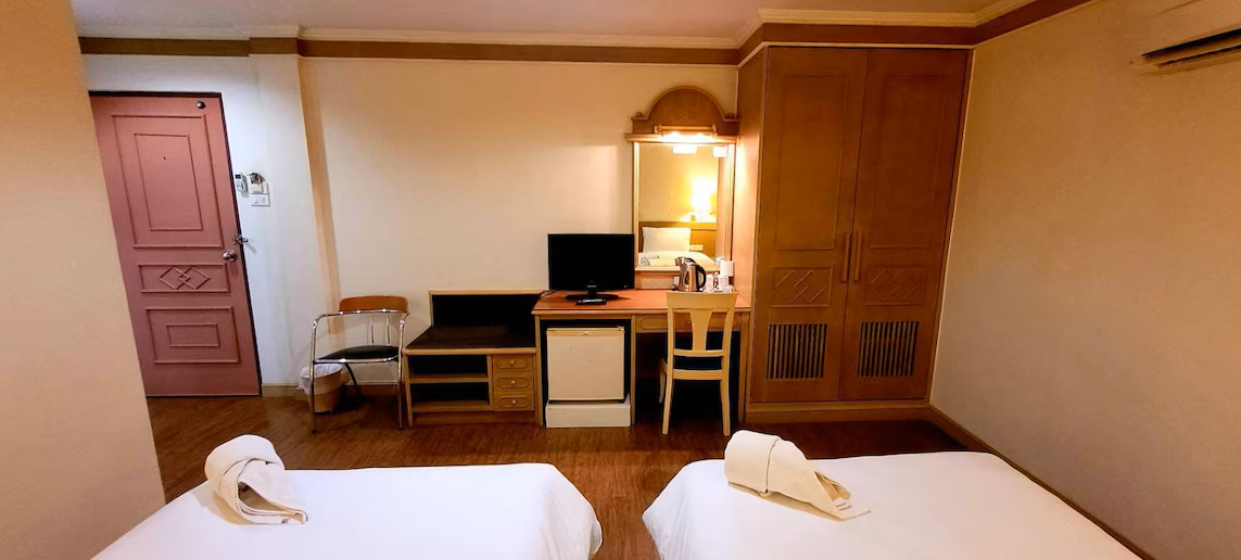 room detail thumbnail 1