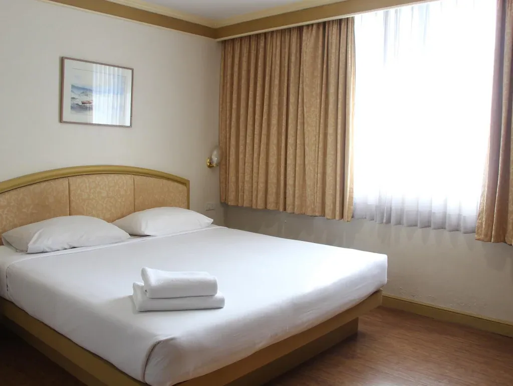 room detail thumbnail 1