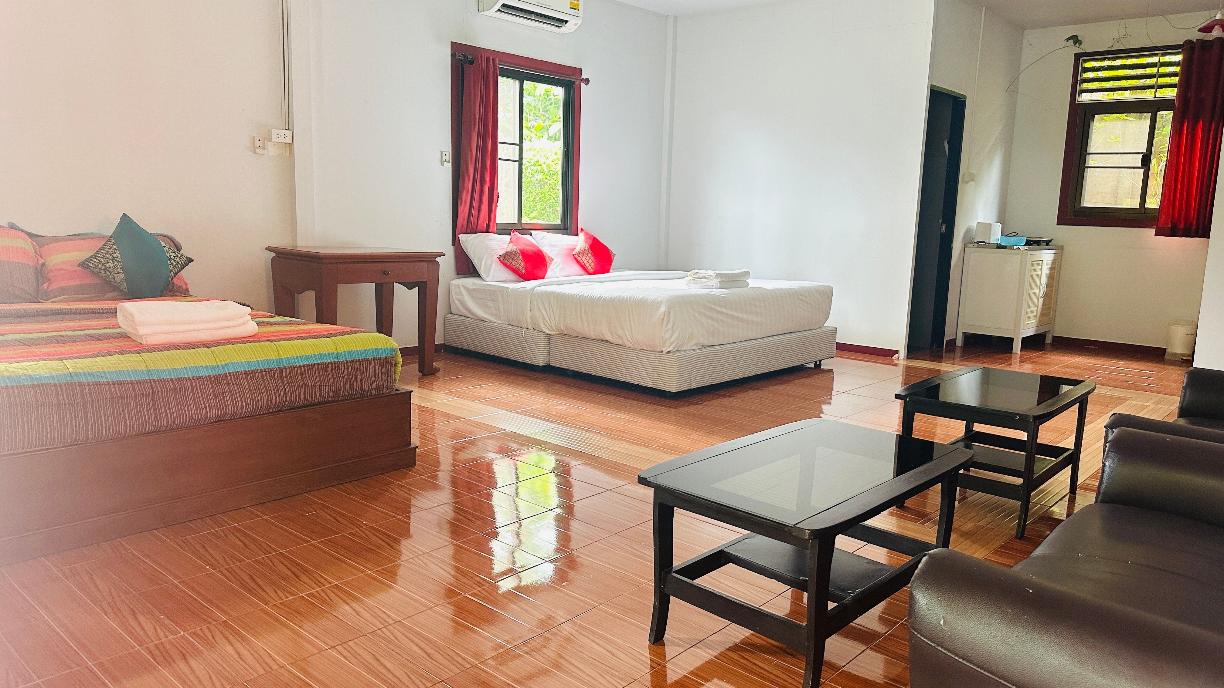 room detail thumbnail 1