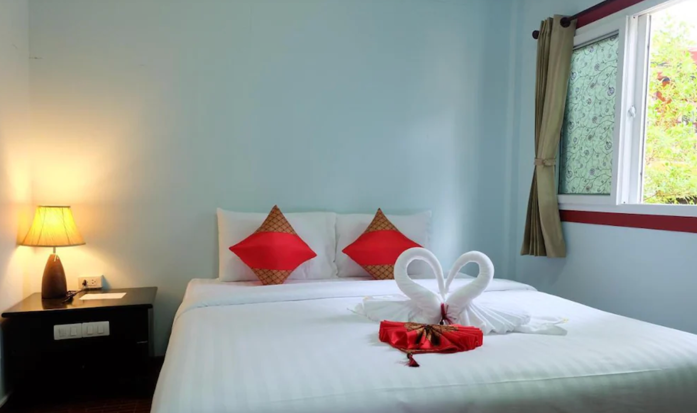 room detail thumbnail 1