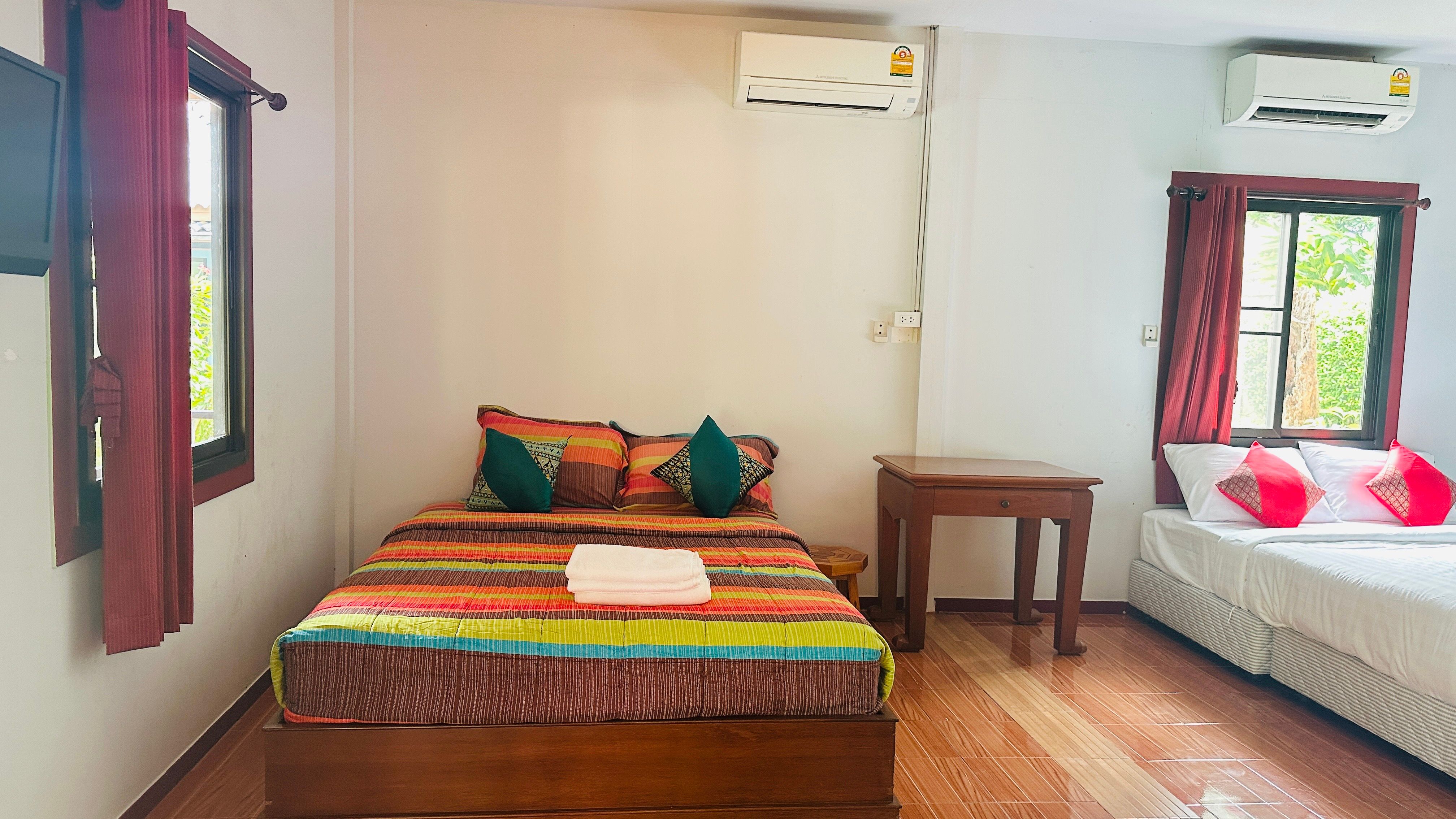 room detail thumbnail 2