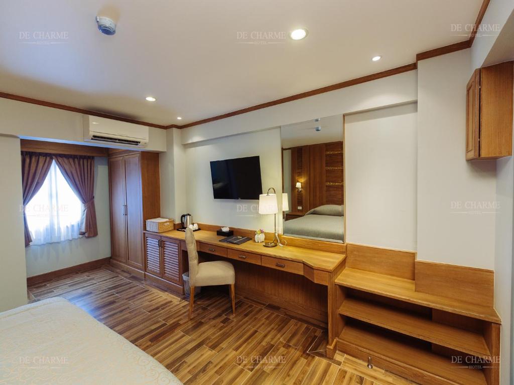 room detail thumbnail 2