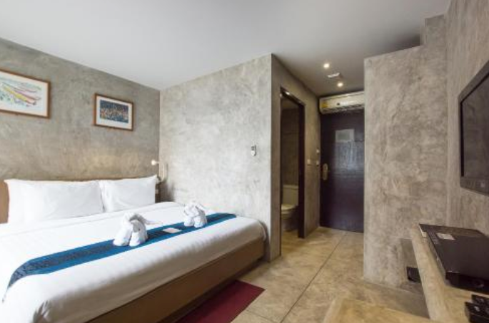 room detail thumbnail 2