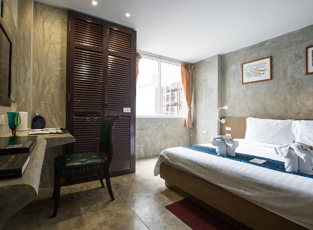 room detail thumbnail 1