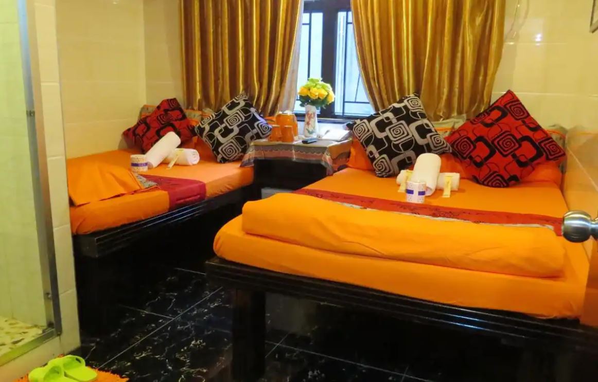 room detail thumbnail 2