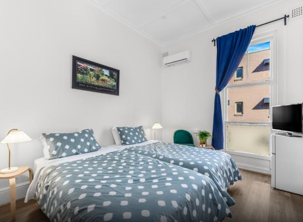 room detail thumbnail 0