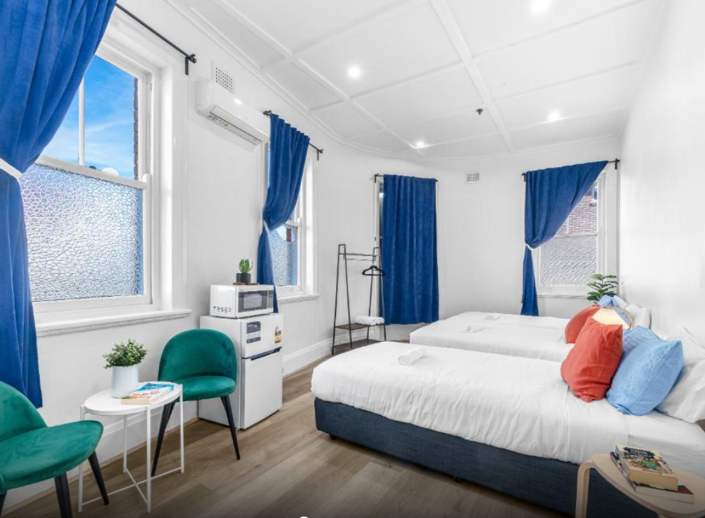 room detail thumbnail 1