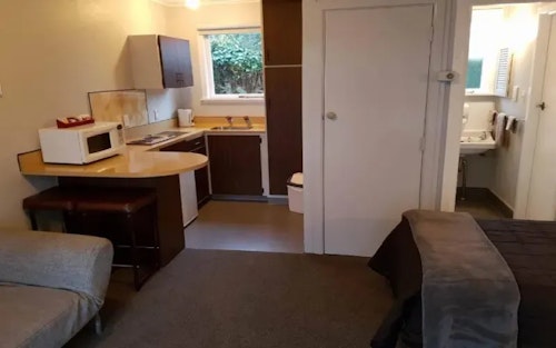 Camberley Court Motel thumbnail