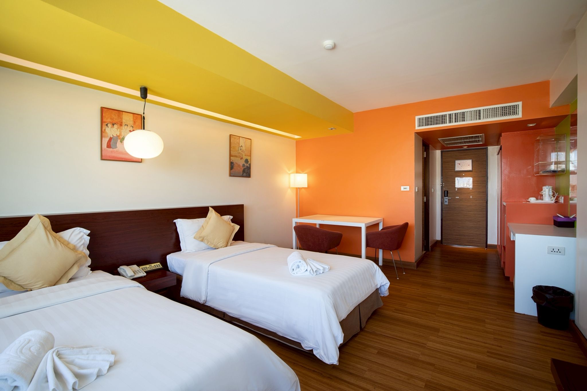 room detail thumbnail 2