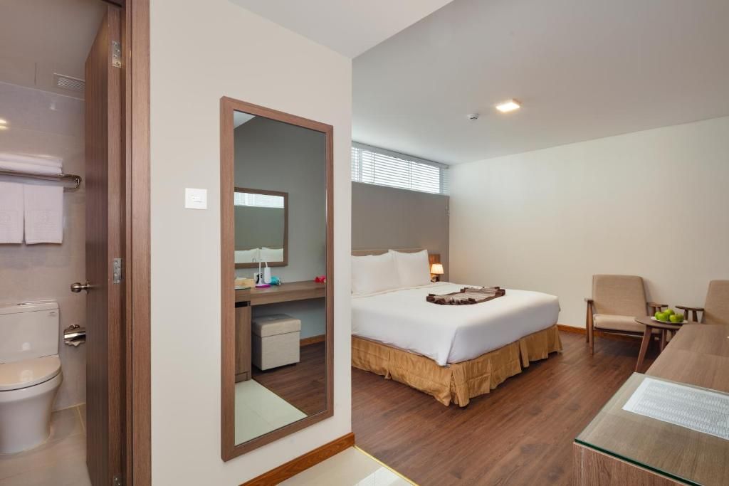 room detail thumbnail 2